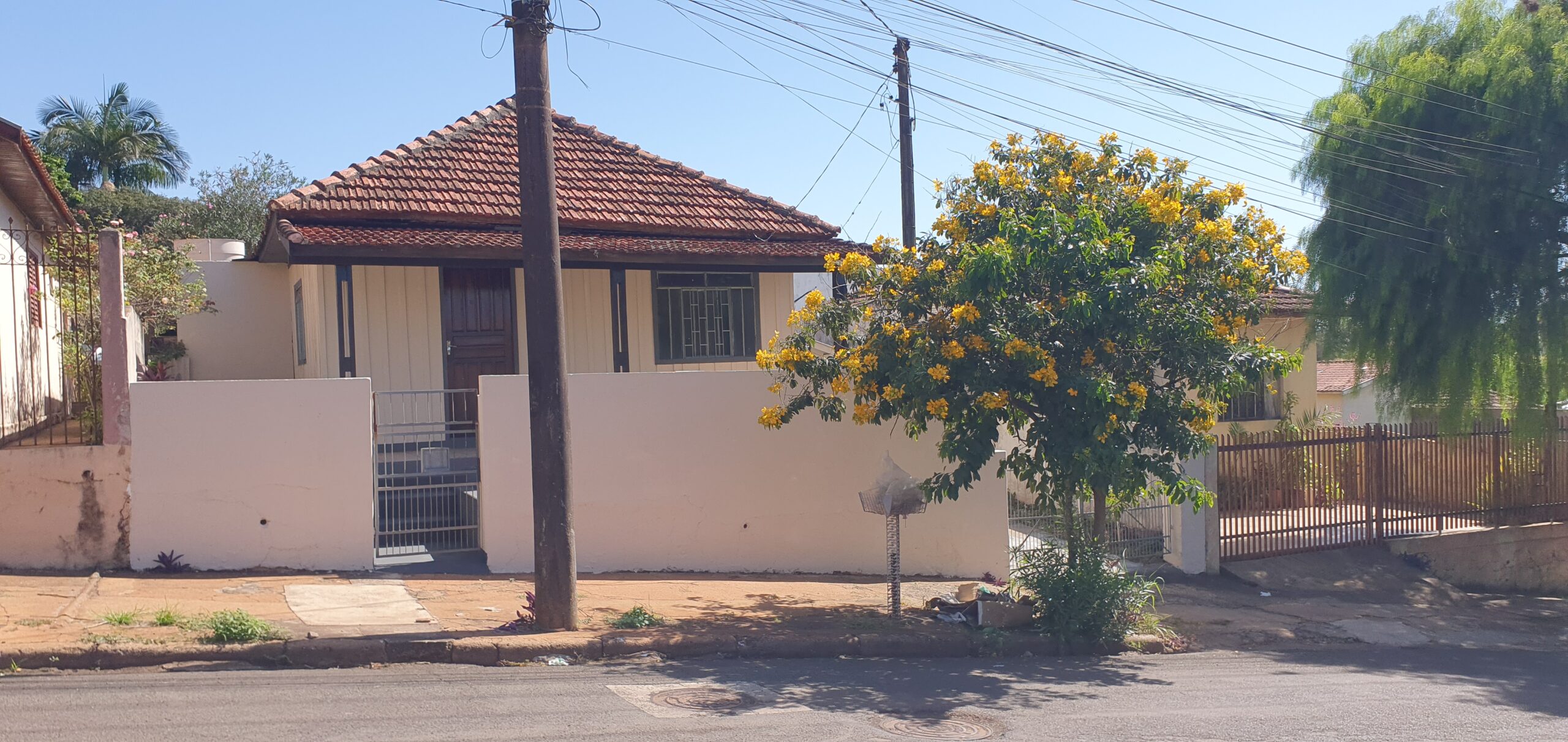 LOCAÇÃO! RUA TIRADENTES Nº76 CENTRO!